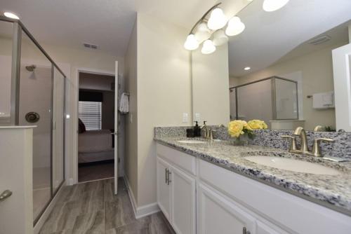 Champions Gate 8 bedroom withprivate pool home - image 7