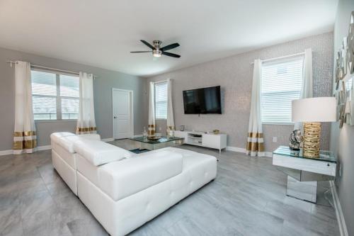 Modern Luxurious Villa with Free Resort Amenities villa - image 9