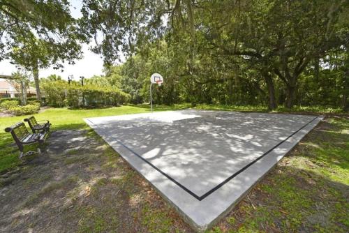 Stylish 4 bedroom -- Villa Sol Resort home - image 3