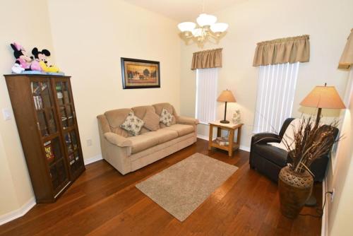 Stylish 4 bedroom -- Villa Sol Resort home - image 7