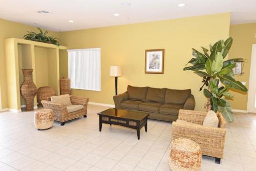 Stylish 4 bedroom -- Villa Sol Resort home - image 9