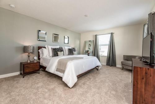 Tantalizing 5 bedroom 5 bathroom in Storey Lake villa - image 4