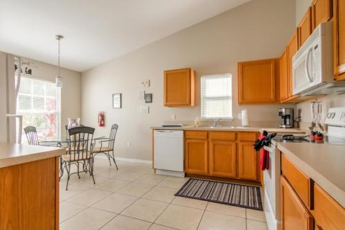 Amanda's Cozy Clear Creek Pool Home home - image 8