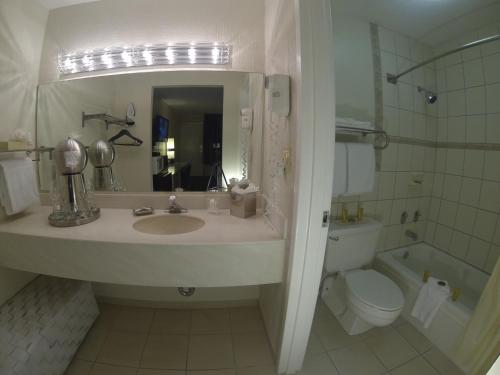 Deluxe Queen Room with Two Queen Beds
