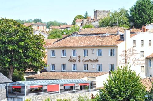 Logis Hôtel Emeraude - Hotel - Confolens