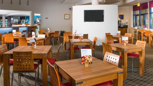Holiday Inn Express Newport, an IHG Hotel photo 4