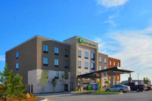 Holiday Inn Express & Suites Oklahoma City Mid - Arpt Area