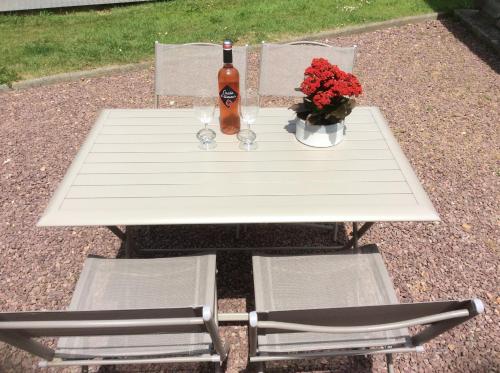 Normandie Cosy Apt rdc indépendant bien équipé dans maison confortable terrasse grand jardin clos sans vis à vis entre Caen et Bayeux, proche plages du débarquement