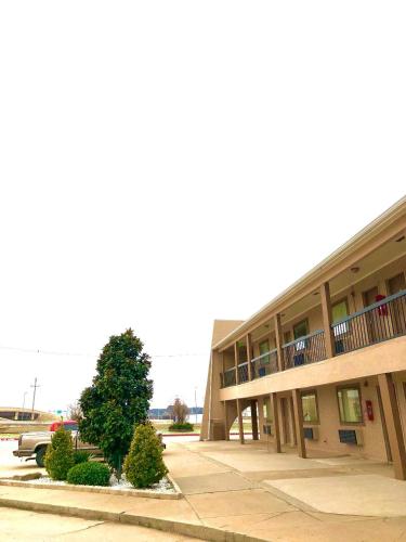 Americas Best Value Inn & Suites Yukon Oklahoma City - 숙소 외관