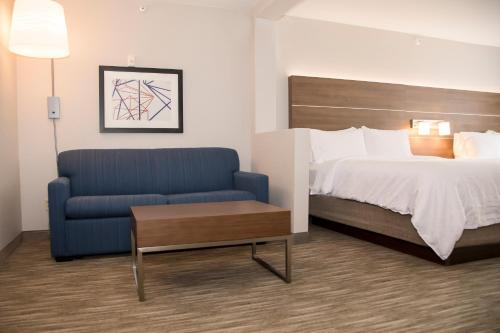 Holiday Inn Express & Suites Colorado Springs North, an IHG Hotel