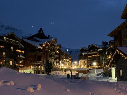 Surrounding environment, Arc 1950 aux pieds des pistes near Mount Pourri