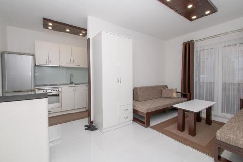 Hazam Aparthotel in Husimovci
