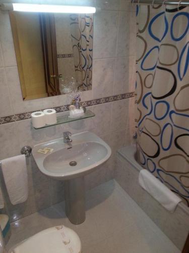 Hostal Ancla Dorada - image 6