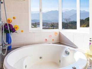 Casa Seorak Bed and Breakfast in Daepo-dong