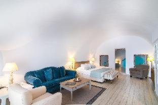 Aqua Luxury Suites Santorini - image 6