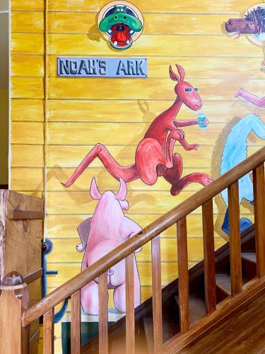 Noah's Ark Backpackers