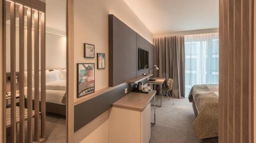 Holiday Inn - Hamburg - Berliner Tor an IHG Hotel - image 2