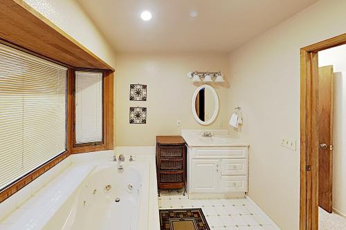 New Listing! Alpine Gem w/ Game Room & Hot Tub home - image 8