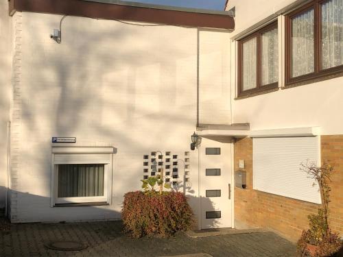 Ferienwohnung Apartment Dettum mit eigenem Bad, Kochnische und Wintergarten