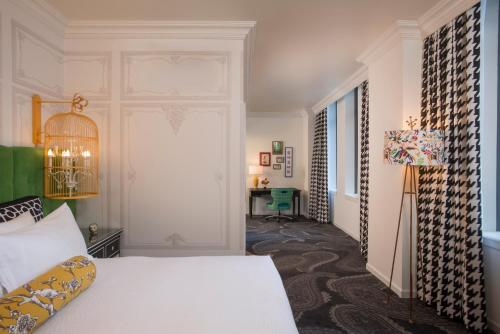 Kimpton HOTEL MONACO PITTSBURGH Room Type - 1 King Premium Corner