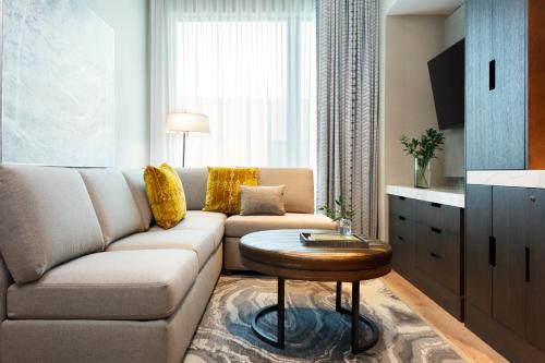 1 king bed, 1 sofa bed