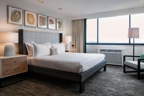 Glover Park Hotel Georgetown Set in a prime location of Washington D.C., Kimpton Glover Park Hotel puts everything the city has to offer just outside your doorstep. The property features a wide range of facilities to make your st