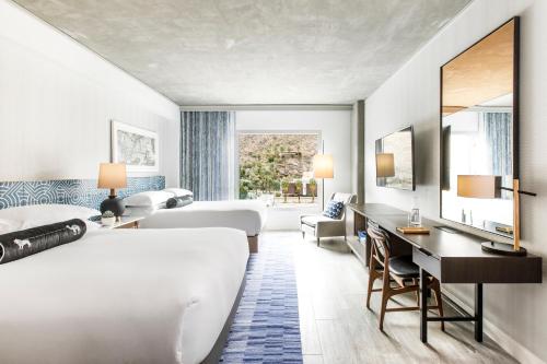 Essential Queen Room with Two Queen Beds and Mountain View image 4