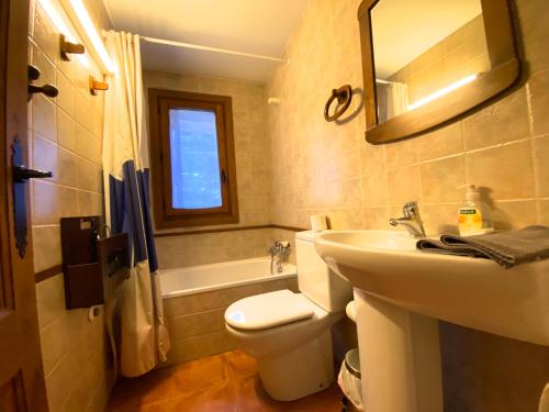 Isards, Atico rustico con chimenea en el tarter, zona Grandvalira Isards, Atico rustico con chimenea en el tarter, zona Grandvalira