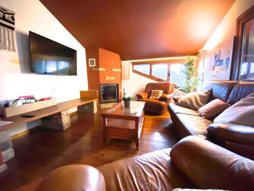 isards, atico rustico con chimenea en el tarter, zona grandvalira