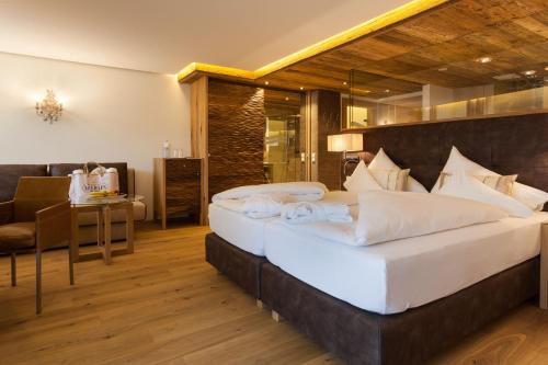 Suite, deluxe, junior