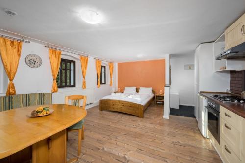 1 queen bed