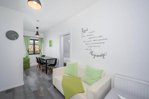 2 bedrooms, 4 beds