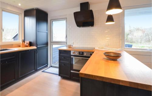 Lovely Home In Struer With Kitchen