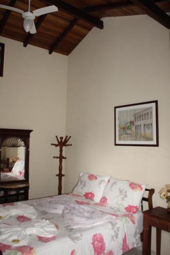 1 double bed, 1 twin bed
