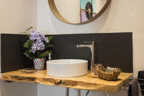 Large apartment near Politeama 2 bathrooms Up to 8 Guests, Palermo (fotografie 6)