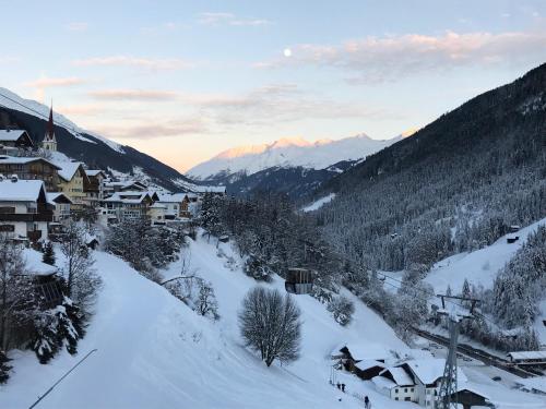 Okružje, Nauers in Kappl