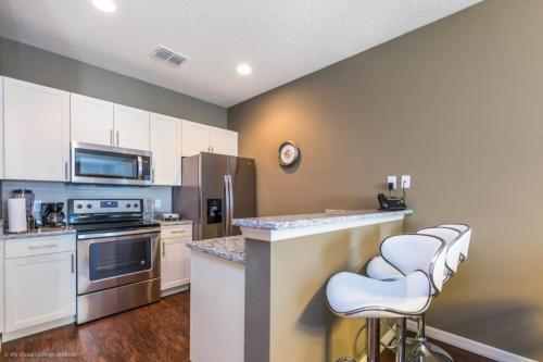 Cozy & Family Friendly Lucaya Village Townhome townhouse - image 6