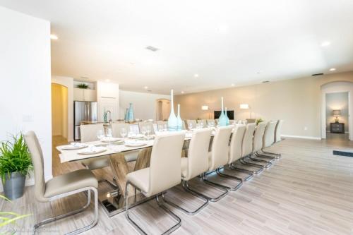 Swanky 14 Bedroom Villa in Desirable Solterra home - image 7