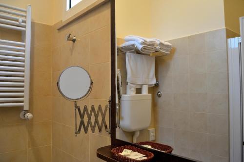 Hotel Alibi - image 4