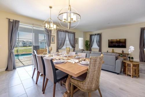 Instant Gratification - 8 Bdm Villa in Gated Comm villa - main image