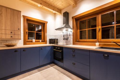 Konyha, Rodinná roubenka U Tří skřítků (Rodinna roubenka U Tri skritku) in Šanov