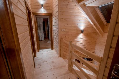 A szálláshely kívülről, Rodinná roubenka U Tří skřítků (Rodinna roubenka U Tri skritku) in Šanov