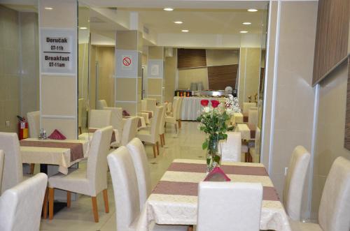 Hotel Zeder Garni - image 9