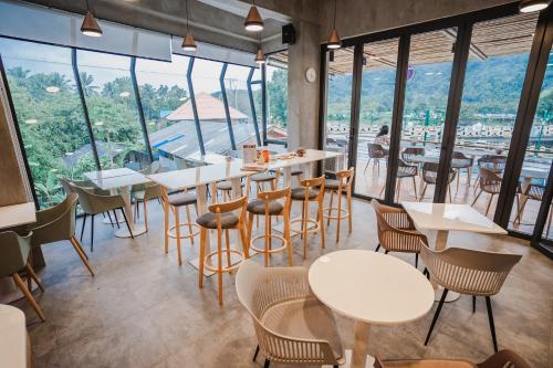 Restaurant, Passion Resort Kiriwong near Karom Waterfall