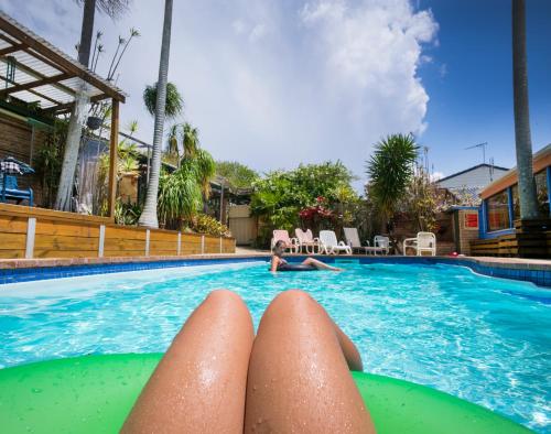 Swimming pool, Ozzie Pozzie Backpackers in Port Macquarie