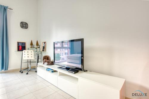 Community Vibe Living with Wellness Access Close to Metro, Mediterranean, Discovery Gardens by Deluxe Holiday Homes, Dubai (foto 7)