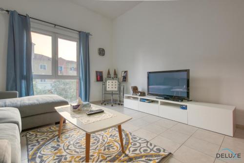 Community Vibe Living with Wellness Access Close to Metro, Mediterranean, Discovery Gardens by Deluxe Holiday Homes, Dubai (foto 8)