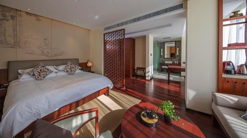 Double Room image 2
