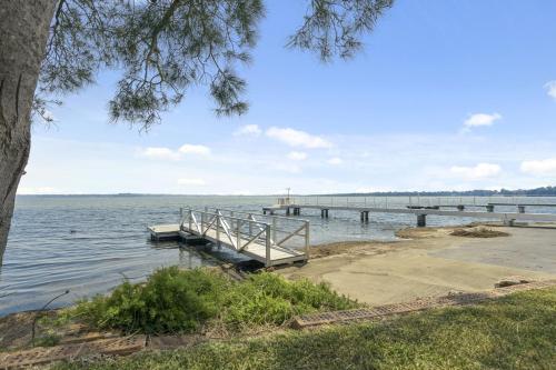 Toukley Lakefront House,Toukley