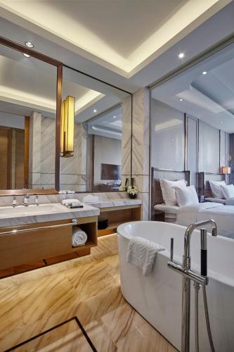 Ванная комната, Wyndham Qingdao in Циндао